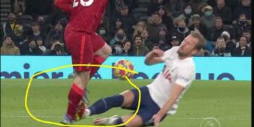 Gjyqtari më i mirë anglez thotë se Liverpooli u dëmtua rëndë ndaj Tottenhamit: Nuk i besoja syve të mi!