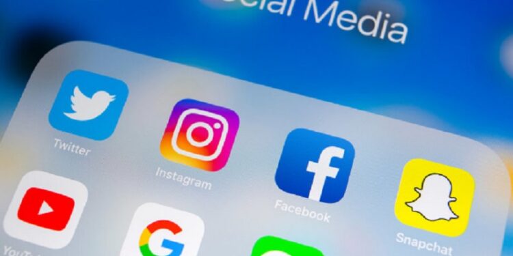 Përmbaruesit mund t’i kontaktojnë qytetarët amerikanë edhe në rrjete sociale