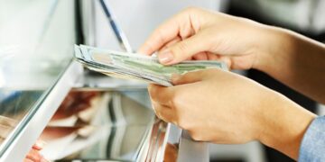 Mbi 4 miliardë euro janë kursimet e kosovarëve në banka