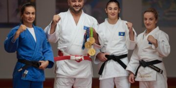 U shpall më i miri në botë, Kuka nuk i harron ata që e ndihmuan