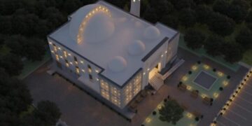 Gruaja dhuron xherdanin në vlerë 3 mijë e 400 euro për ndërtimin e xhamisë