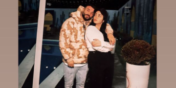 Pas daljes nga shtëpia, Pm dhe Fifi takohen bashkë