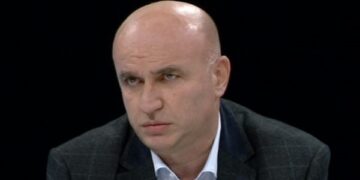 Gjyqi i pafilluar ndaj Hashimit dhe gjyqi i mbaruar ndaj Albinit