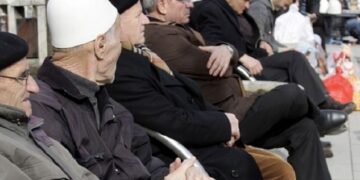 Rreth 300 mijë kosovarë marrin pensione nga shteti: Kjo është shuma që u shpenzua për ta gjatë 2021-ës