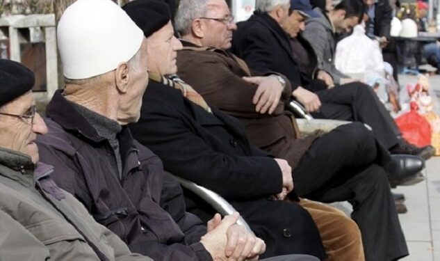 Rreth 300 mijë kosovarë marrin pensione nga shteti: Kjo është shuma që u shpenzua për ta gjatë 2021-ës