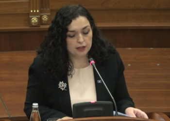 Pesë të LDK-së dhe një e AAK-së, kush janë gjashtë deputetët e opozitës që po e dëgjojnë në sallë fjalimin e Vjosa Osmanit