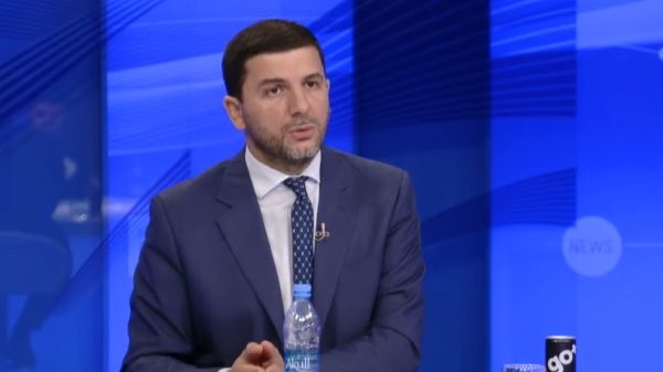 Krasniqi: PDK nuk do të bëjë opozitë me gaz lotsjellës e molotovë