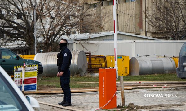 Policia i kap në flagrancë hajnat në Mitrovicë