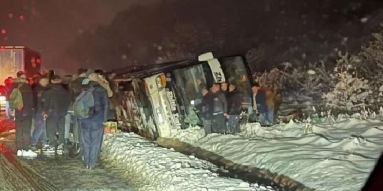 Mësohet numri i të lënduarve në aksidentin e autobusit me mërgimtarë në Serbi