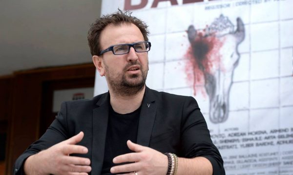 Ia vjedhin kompjuterin, dramaturgu i njohur kosovar i shkruan hajnit, ‘ia kërkon një nder’
