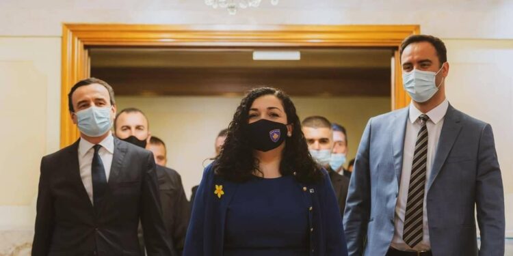 Kurti, Osmani e Konjufca me deklaratë të përbashkët, nuk zmbrapsen për punën e referendumit