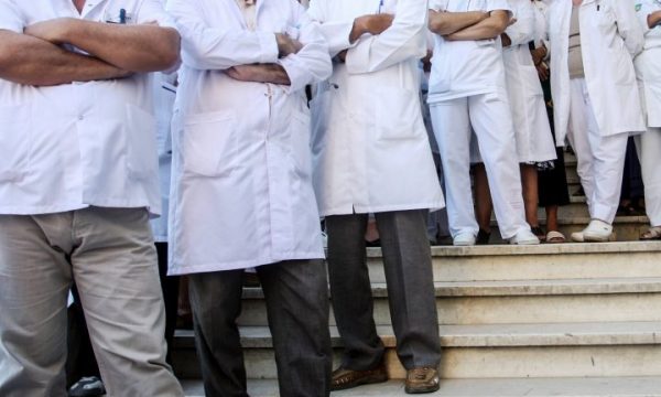 MSH-ja tregon se kur do t’u dalin shtesat punëtorëve shëndetësor