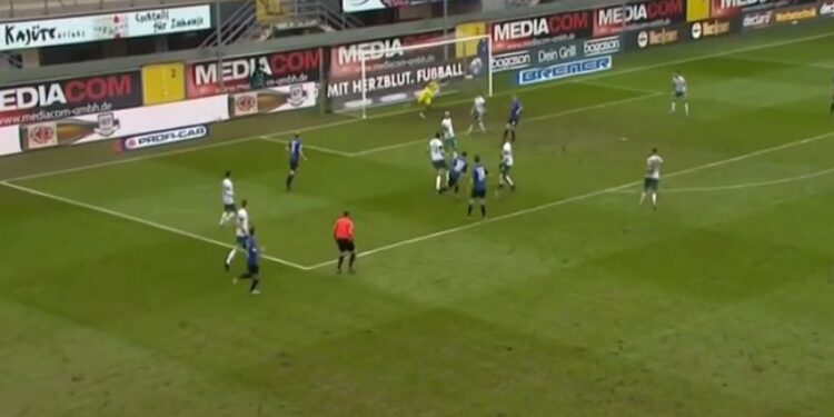 “Shpërthen” Florent Muslija, shënon dy gola në pjesën e parë për Paderborn