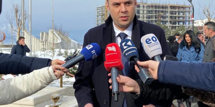 LDK bënë homazhe te varri i ish-presidentit Rugova – Abdixhiku kërkon të ruhet partneriteti me ShBA-në