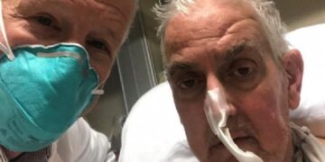 Amerikani bëhet njeriu i parë në botë që i vendoset zemra e derrit