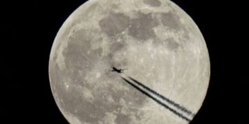 Kështu duket Hëna e parë e plotë e vitit 2022