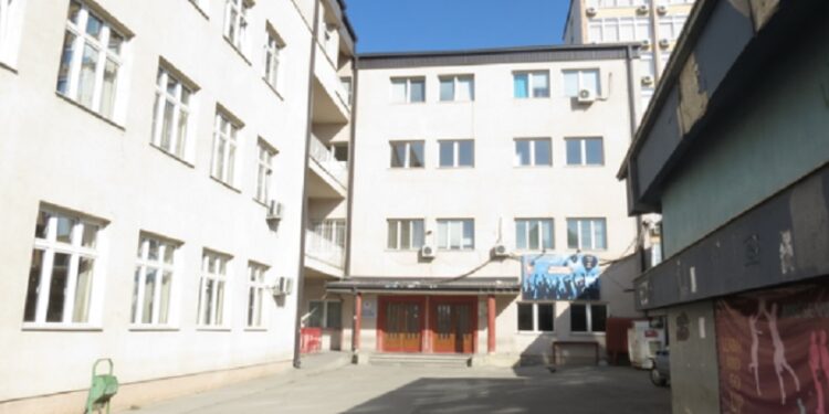 Juridiku apo Ekonomiku: Kush ka më shumë studentë?