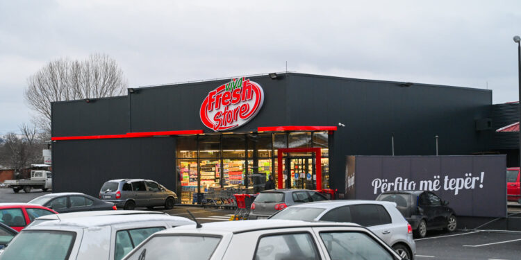 Nuk mori leje për  ushtrimin e veprimtarisë, inspektorati komunal  mbyll marketin “Viva Fresh Store”