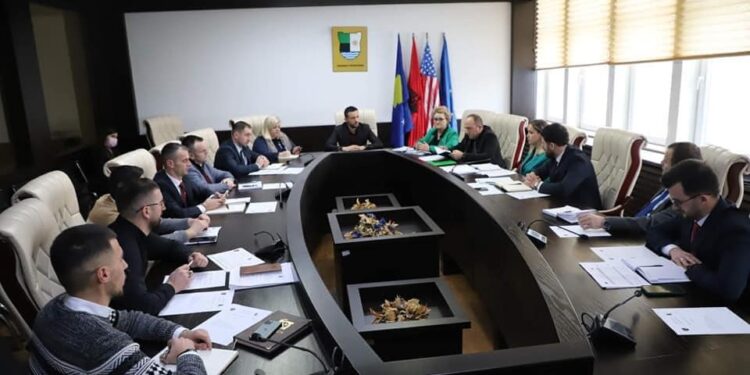 Mbahet mbledhja e Bordit të drejtorëve komunalë në Mitrovicë, tema kryesore planifikimi i buxhetit për vitin 2022
