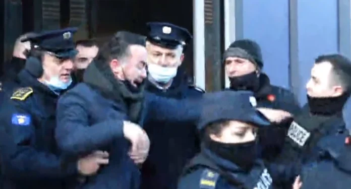 E goditi zyrtarin policor me shuplakë, Policia ndërmerr këto veprime ndaj Dardan Moliqajt