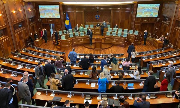 Opozita mbledh 40 nënshkrime, pritet seancë e jashtëzakonshme të hënën e javës tjetër