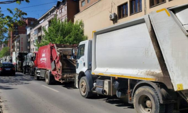 E dhimbshme: Lëndohet rëndë punëtori i kompanisë “Pastrimi” në Prishtinë, e zë pjesa ku futen mbeturinat