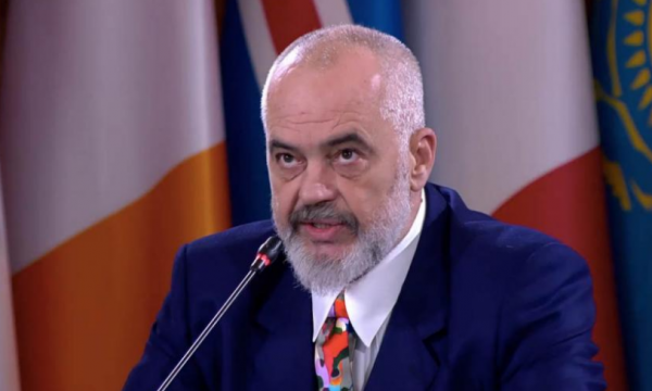 A duhet të legalizohet kanabisi? Rama i pyet shqiptarët: Jepni opinionin tuaj