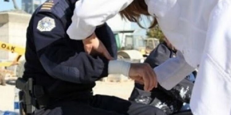 Shkuan për ta arrestuar pasi rrahu gruan, 41 vjeçari kosovar theri me thikë policin
