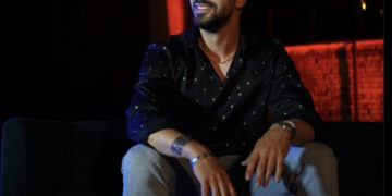 Këngëtari shqiptar rrëfen si reagoi ish-e dashura kur e kapi duke e tradhtuar: ‘Qaja nga turpi’