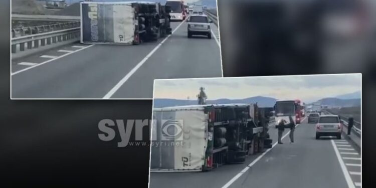 Era e fortë përmbys kamionin në Milot (VIDEO)