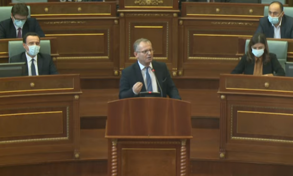 “Eskalon” opozita në Kuvend, ja çfarë bëjnë kur Bislimi ju thotë se po rrejnë