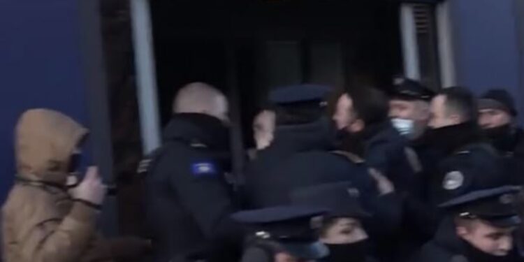 Pritet arrestimi i Dardan Molliqajt pas këtij veprimi që bëri në protestë