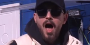 Ky është reagimi i Donaldit pasi e kupton që kënga e Beatrixës është dedikim për të