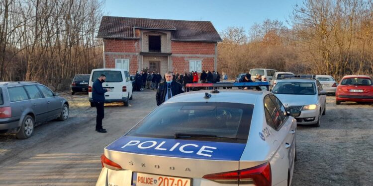 Serbët mblidhen edhe në Klinë, ja çka thotë policia