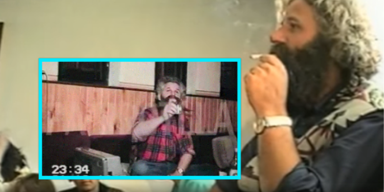 Me plis në kokë e armë në duar, publikohen fotografi të rralla të Adem Jasharit