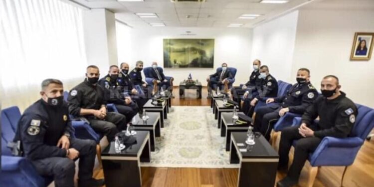 Lajm jo i mirë për policët: Qeveria ua refuzon rrogën e 13-të