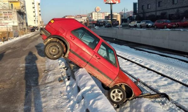 Shoferi i vetaksidentuar me ‘Golf 2’ në Ferizaj e pëson keq nga Policia, ja me sa qindra euro është gjobitur
