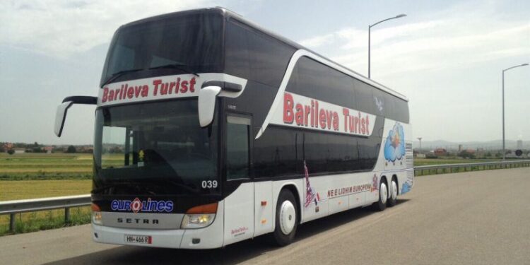 Autobusët e “Barileva Turist” në rrugë për Serbi, transportojnë serbët e Kosovës për të votuar në referendum