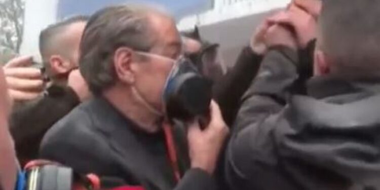 Nuk ndalet gazi lotsjellës, edhe Berisha vë maskë