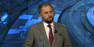 Raci ndihet aq i nderuar se bëhet analist me një televizion, sa që ia bën “sponsored” postimit