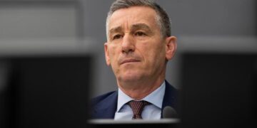 Familja e Kadri Veselit falënderon njerëzit që ju shkuan për ngushëllime