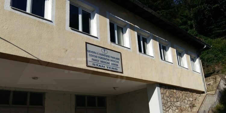 Kanoset tekniku medicinal nga një pacient në Stantërg të Mitrovicës