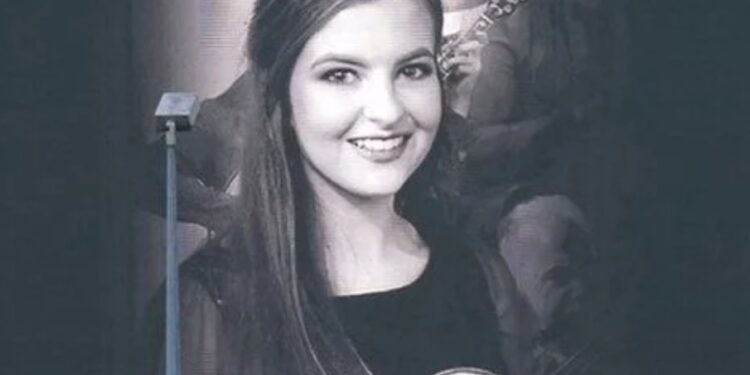 Lajm i rëndë: Mësuesja 23-vjeçare vritet në mes të rrugës (Pamje) 