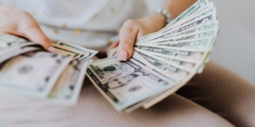 ​Tri shenjat e horoskopit do të jenë me fat në janar: Do të fitojnë para