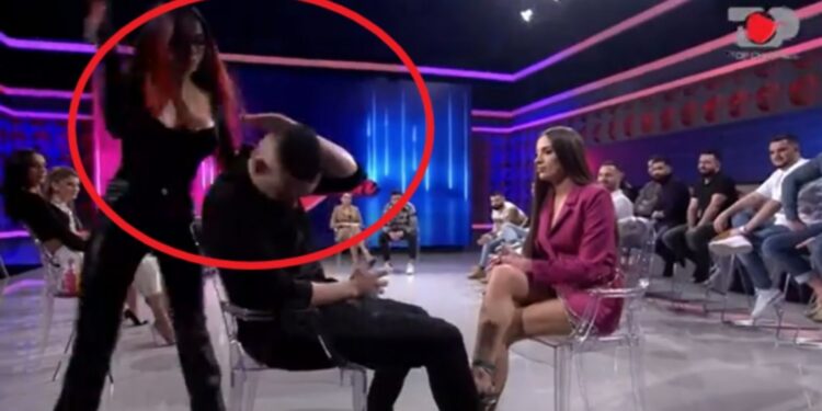 E godet me shuplakë dhe lë studion, situatë e pazakontë në “Përputhen”