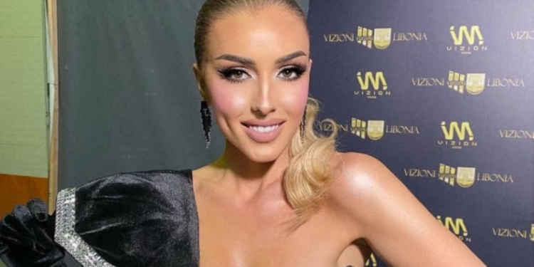 Aida Doçi lajmërohet nga Stambolli, veshja e saj merr gjithë vëmendjen!