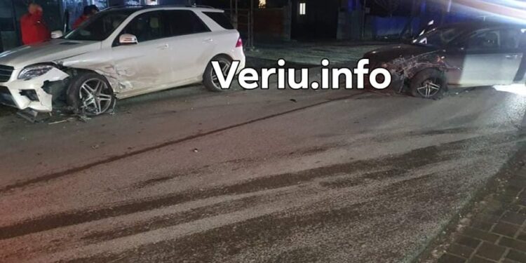 Aksident i rëndë komunikaconi në Hajvali të Prishtinës, dy vetura bëhen “kërsh”