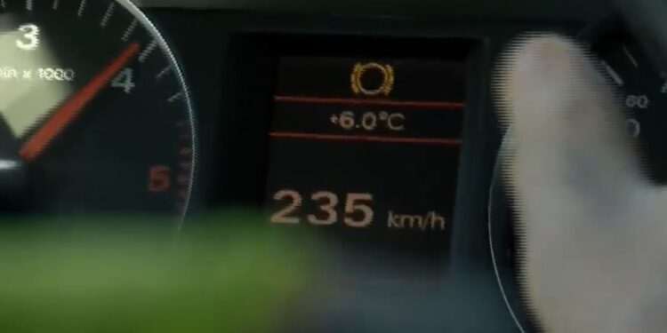 Policia kap  ‘Schumacher’-in që po voziste me shpejtësi mbi 230 km/h(VIDEO)