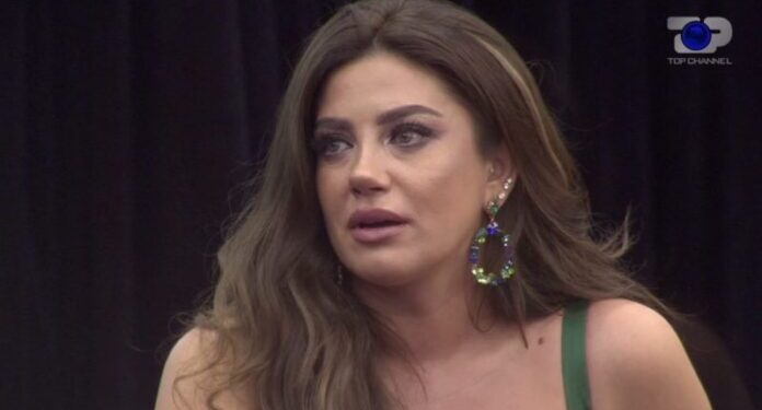 Publikohen fotot e Arjola Demirit në krah të ish-bashkëshortit 10 vite më parë