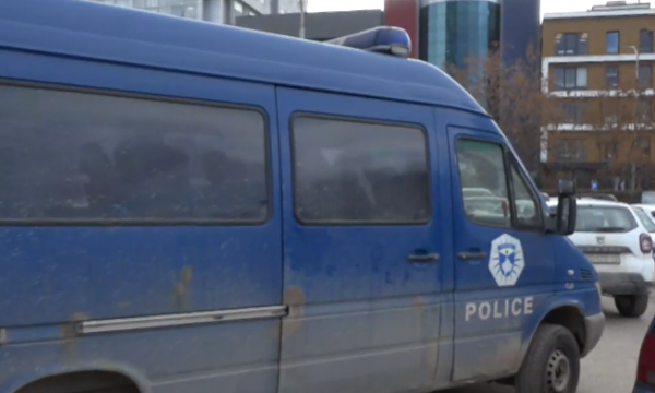 Ekskluzive: Policia e Kosovës në aksion, arreston dy zyrtarë të kësaj ministrie